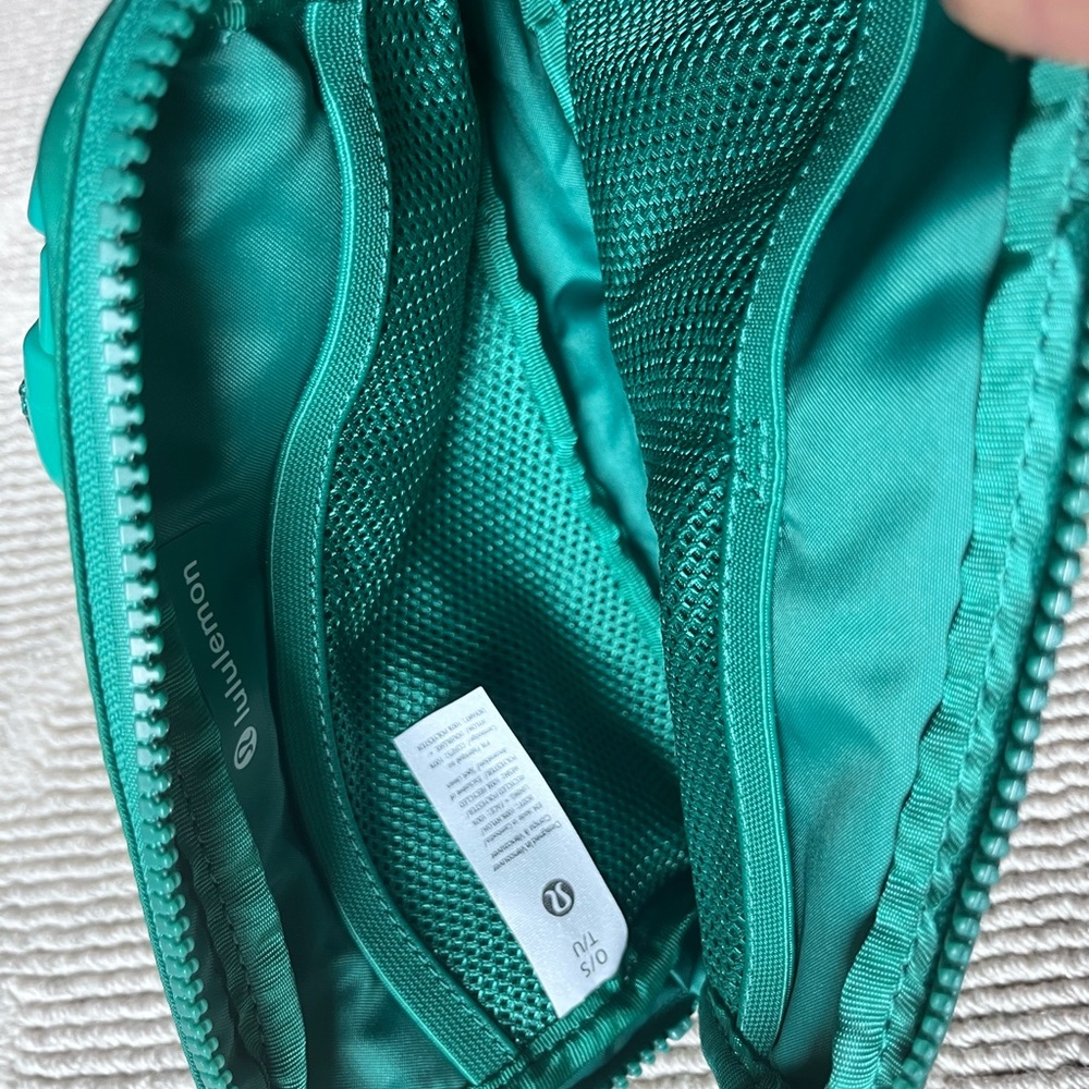 Lululemon Crossbody belt bag - Picture 5 of 6